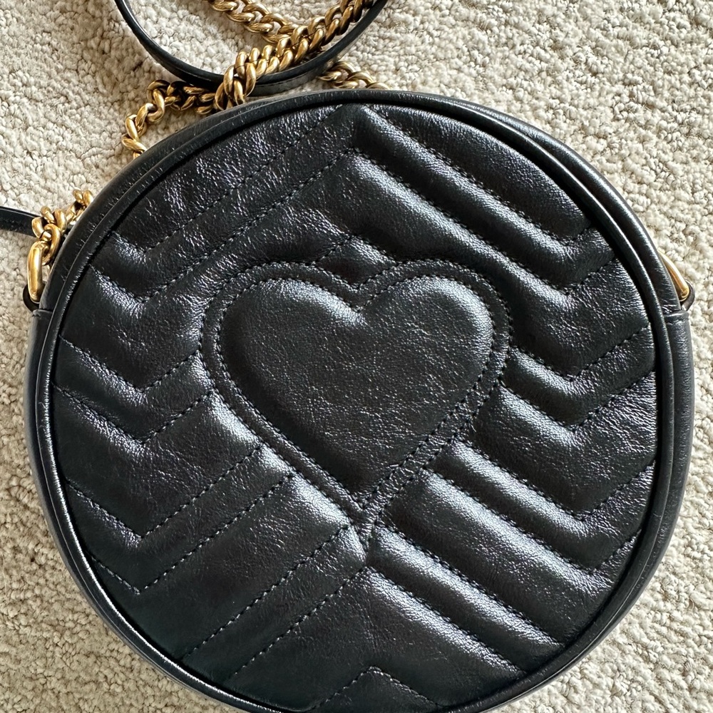 Gucci Black and Gold Marmont Crossbody Bag with Chevron Quilting - Picture 2 of 4